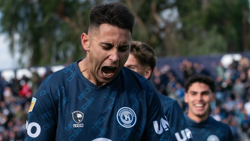 Independiente Rivadavia venció a Argentinos Juniors por 2 a 1 con un hombre menos y Centurión sobresaliente